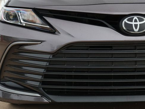 Used 2024 Toyota Camry LE FWD image 9