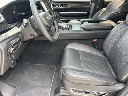 Used 2023 Jeep Grand Wagoneer Series III w/ Rear Seat Video Group 1 AWD/4WD image 16