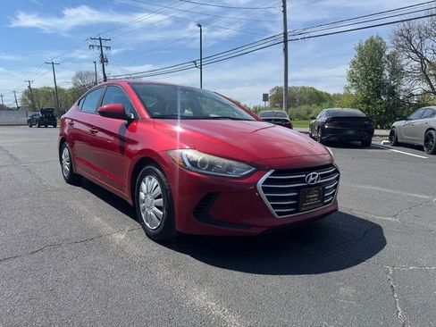 Used 2017 Hyundai Elantra SE image 4