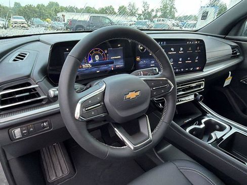 New 2026 Chevrolet Traverse LT w/ Driver Confidence Package FWD image 3