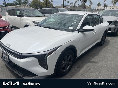 Used 2025 Kia K4 FWD image 1