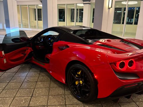 Used 2023 Ferrari F8 Tributo RWD image 6