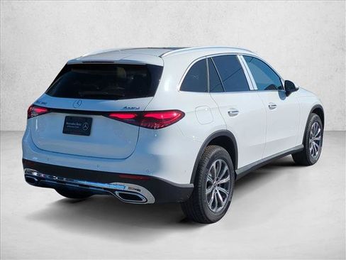 Used 2026 Mercedes-Benz GLC 300 4MATIC image 2