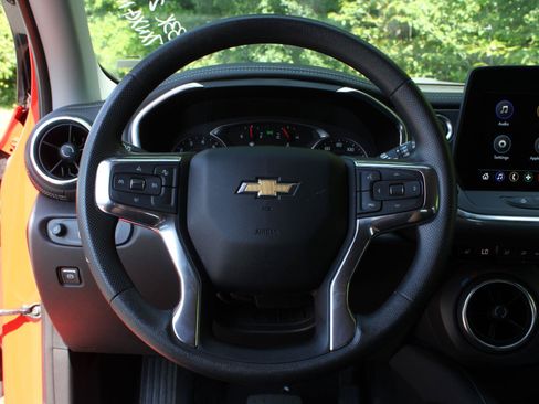 Used 2025 Chevrolet Blazer LT AWD/4WD image 10