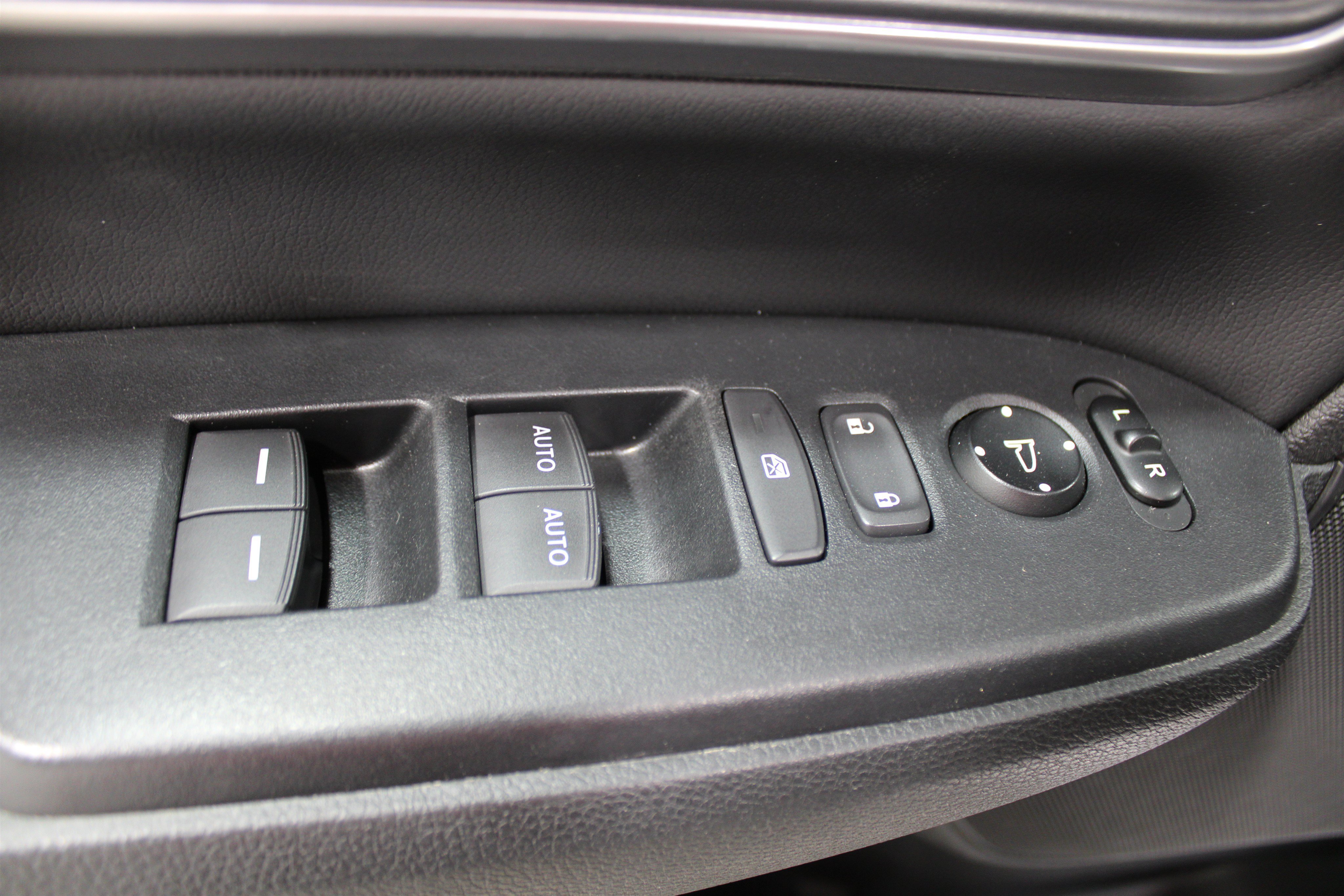 Used 2021 Honda CR-V Touring image 7