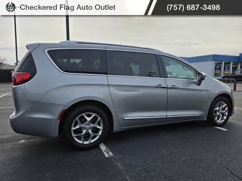 Used 2018 Chrysler Pacifica Limited image 8