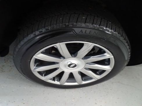 Certified 2024 Cadillac Escalade ESV Premium Luxury Platinum w/ LPO, Floor Liner Package AWD/4WD image 30