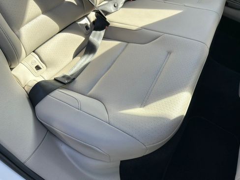 Used 2015 Volkswagen e-Golf SEL Premium image 46