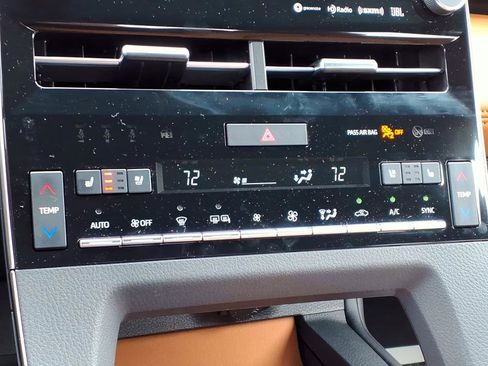 Used 2022 Toyota Avalon Limited w/ Advanced Safety Package image 17