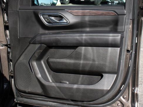 Used 2021 Chevrolet Suburban LS w/ Driver Alert Package image 40