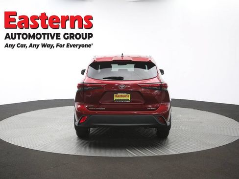 Used 2023 Toyota Highlander LE AWD/4WD image 37