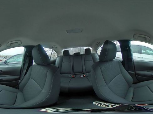 Used 2025 Toyota Corolla LE image 41