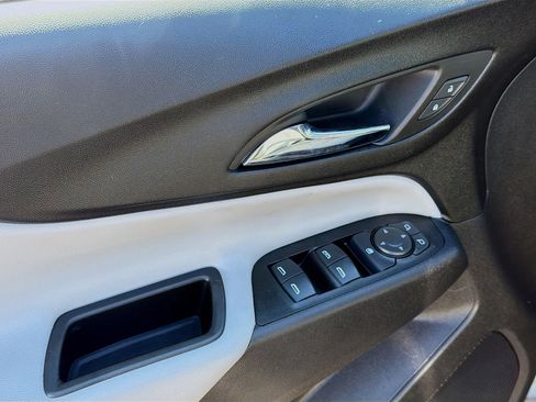 Used 2020 Chevrolet Equinox LS w/ LS Convenience Package image 22