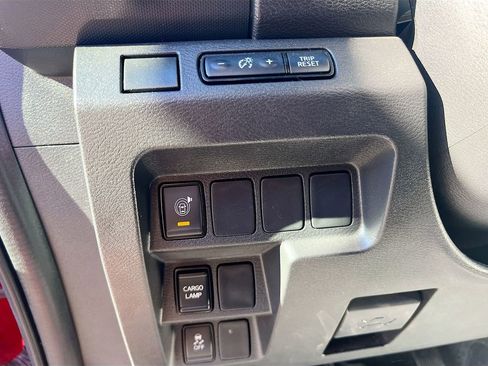 Used 2024 Nissan Frontier SV w/ Technology Package image 10