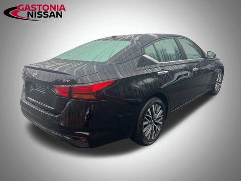 Used 2024 Nissan Altima 2.5 SV image 18