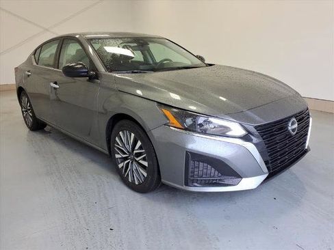 Certified 2024 Nissan Altima 2.5 SV image 1