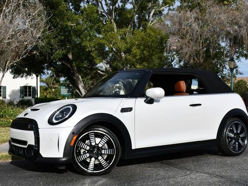 Used 2023 MINI Cooper S image 2