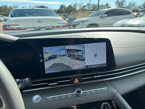 Used 2025 Hyundai Elantra SEL image 22