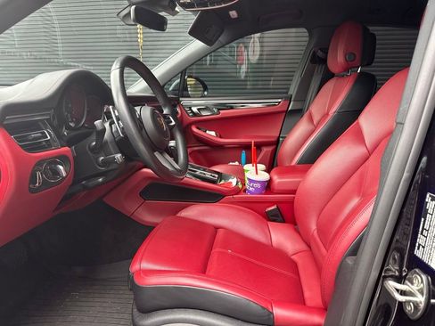 Certified 2024 Porsche Macan AWD/4WD image 5