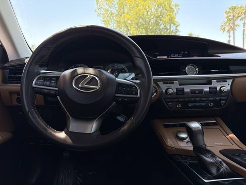 Used 2018 Lexus ES 350 w/ Premier Package FWD image 11