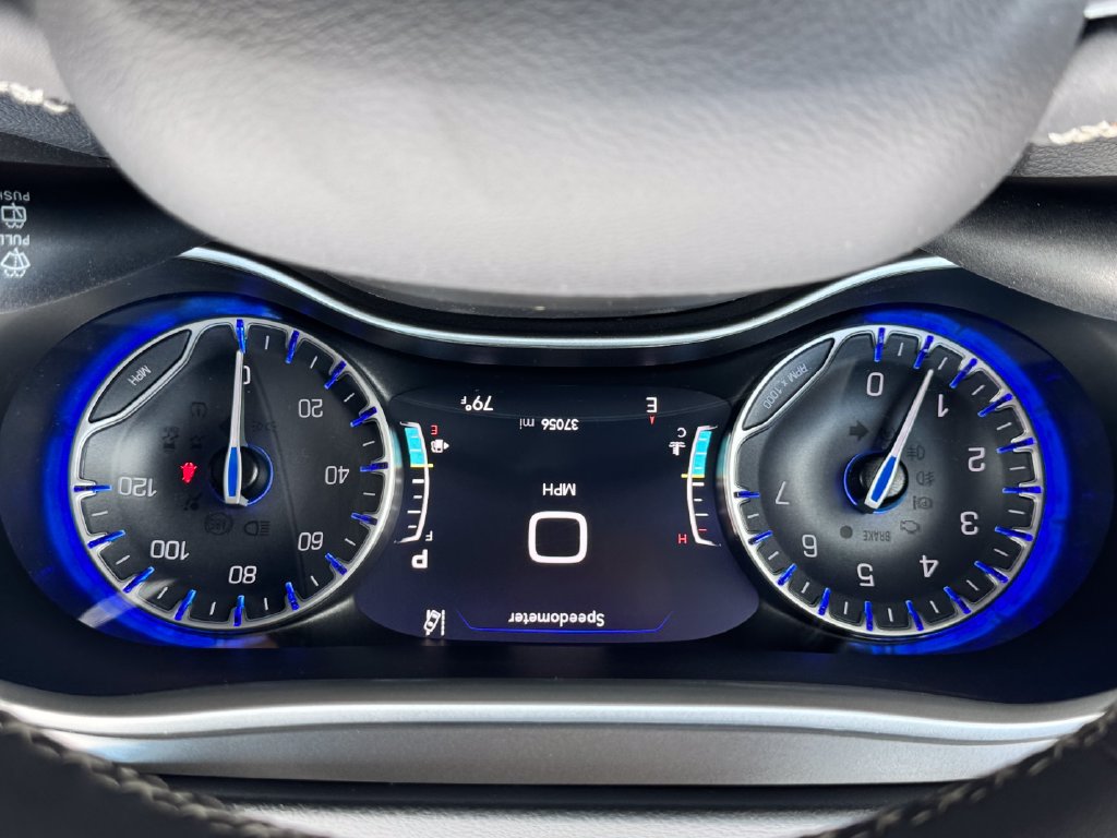 Used 2024 Chrysler Pacifica Touring-L FWD image 21