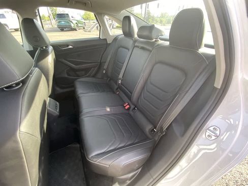 Used 2024 Volkswagen Jetta SEL FWD image 21