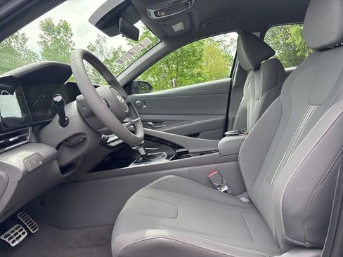 New 2025 Hyundai Elantra SEL FWD image 10
