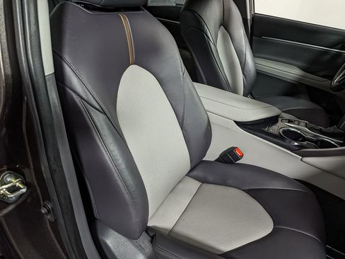 Used 2020 Toyota Camry XLE image 22