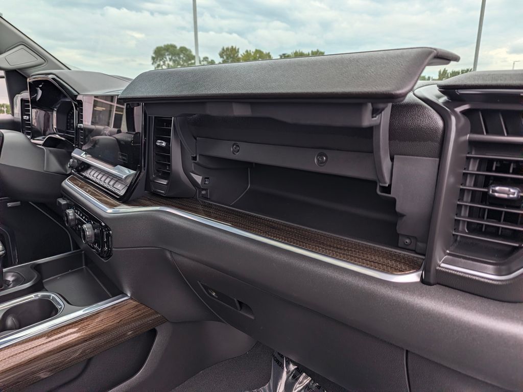 Used 2022 Chevrolet Silverado 1500 LT Trail Boss w/ LT Trail Boss Premium Package AWD/4WD image 26