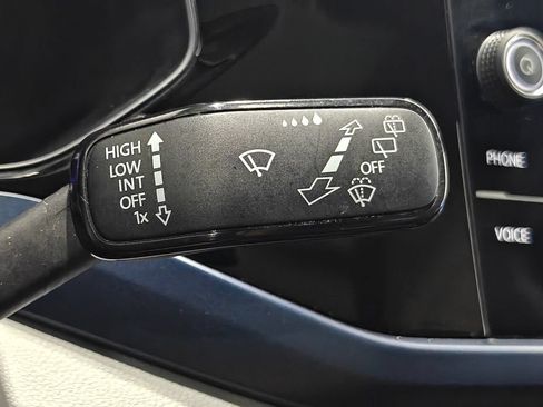Used 2023 Volkswagen Taos SE AWD/4WD image 39