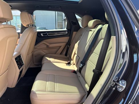 Used 2021 Porsche Cayenne S AWD/4WD image 24