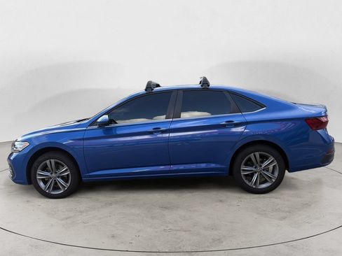 Used 2023 Volkswagen Jetta SE FWD image 6