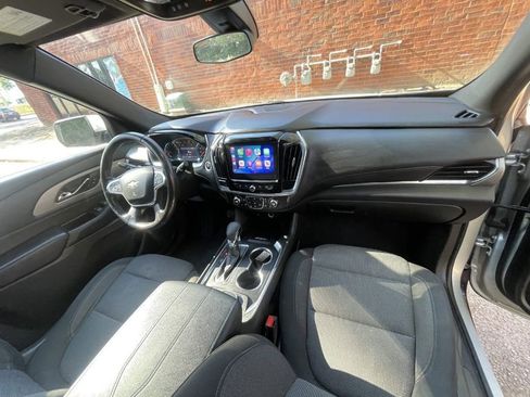 Used 2022 Chevrolet Traverse LT FWD image 12