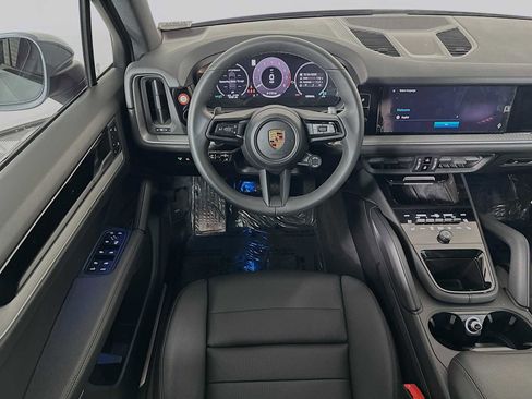 Certified 2025 Porsche Cayenne image 24
