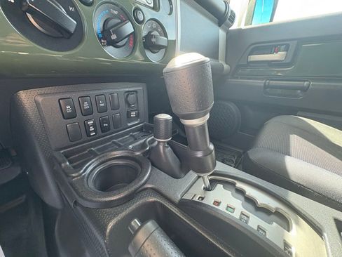 Used 2013 Toyota FJ Cruiser 4WD w/ Upgrade Pkg image 25