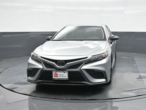 Used 2022 Toyota Camry SE image 30