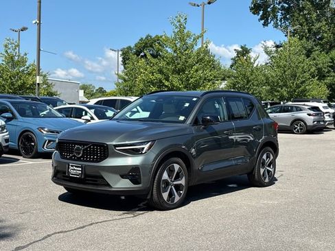 Used 2026 Volvo XC40 B5 Plus AWD/4WD image 1