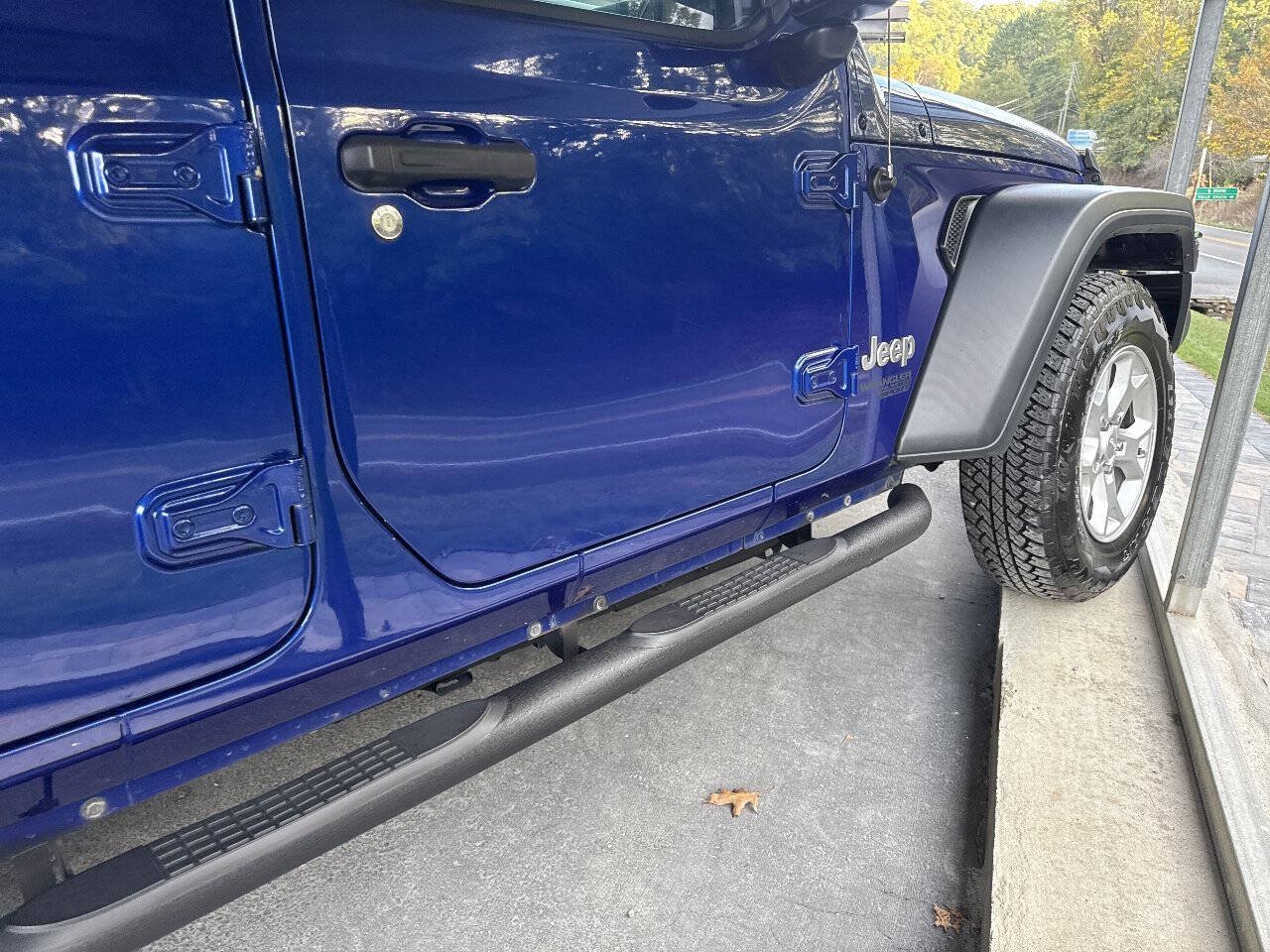 Used 2018 Jeep Wrangler Unlimited Sport AWD/4WD image 16