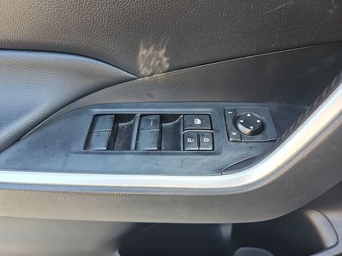 Used 2022 Toyota RAV4 LE FWD image 27