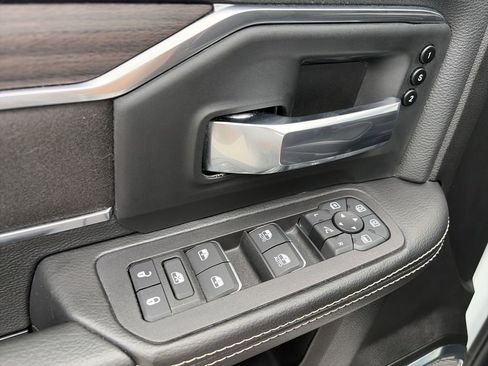 Used 2025 RAM 2500 Laramie AWD/4WD image 19