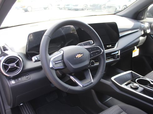 New 2026 Chevrolet Equinox LT w/ Safety and Technology Package FWD image 10