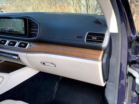 Used 2022 Mercedes-Benz GLS 450 4MATIC image 19