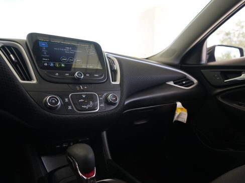 Used 2025 Chevrolet Malibu RS FWD image 16
