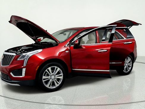 Used 2024 Cadillac XT5 Premium Luxury w/ Technology Package FWD image 9