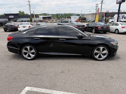 Used 2018 Honda Accord Touring image 5
