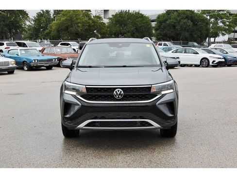 Used 2024 Volkswagen Taos SE w/ Panoramic Sunroof Package AWD/4WD image 8
