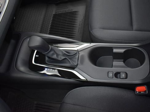 Used 2025 Toyota Corolla LE image 18