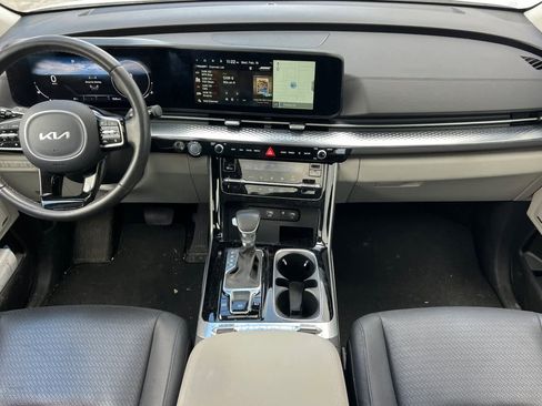 Used 2024 Kia Carnival SX Prestige image 4