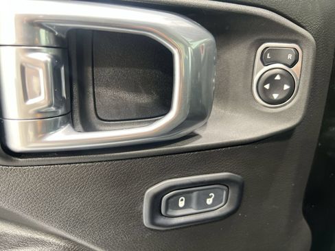 Used 2024 Jeep Wrangler Unlimited AWD/4WD image 13