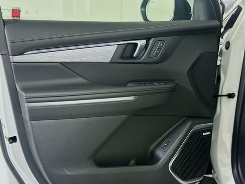 Used 2025 Buick Enclave Preferred image 15